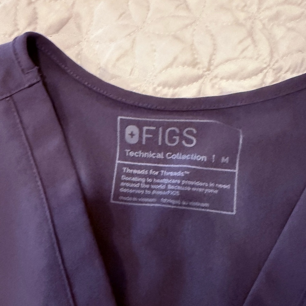 Figs Charcoal Scrub Top - MP - Picture 2 of 8